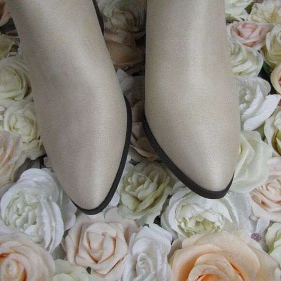 HOST PICK! NIB Journee Collection ankle booties 8.5 - Picture 4 of 10